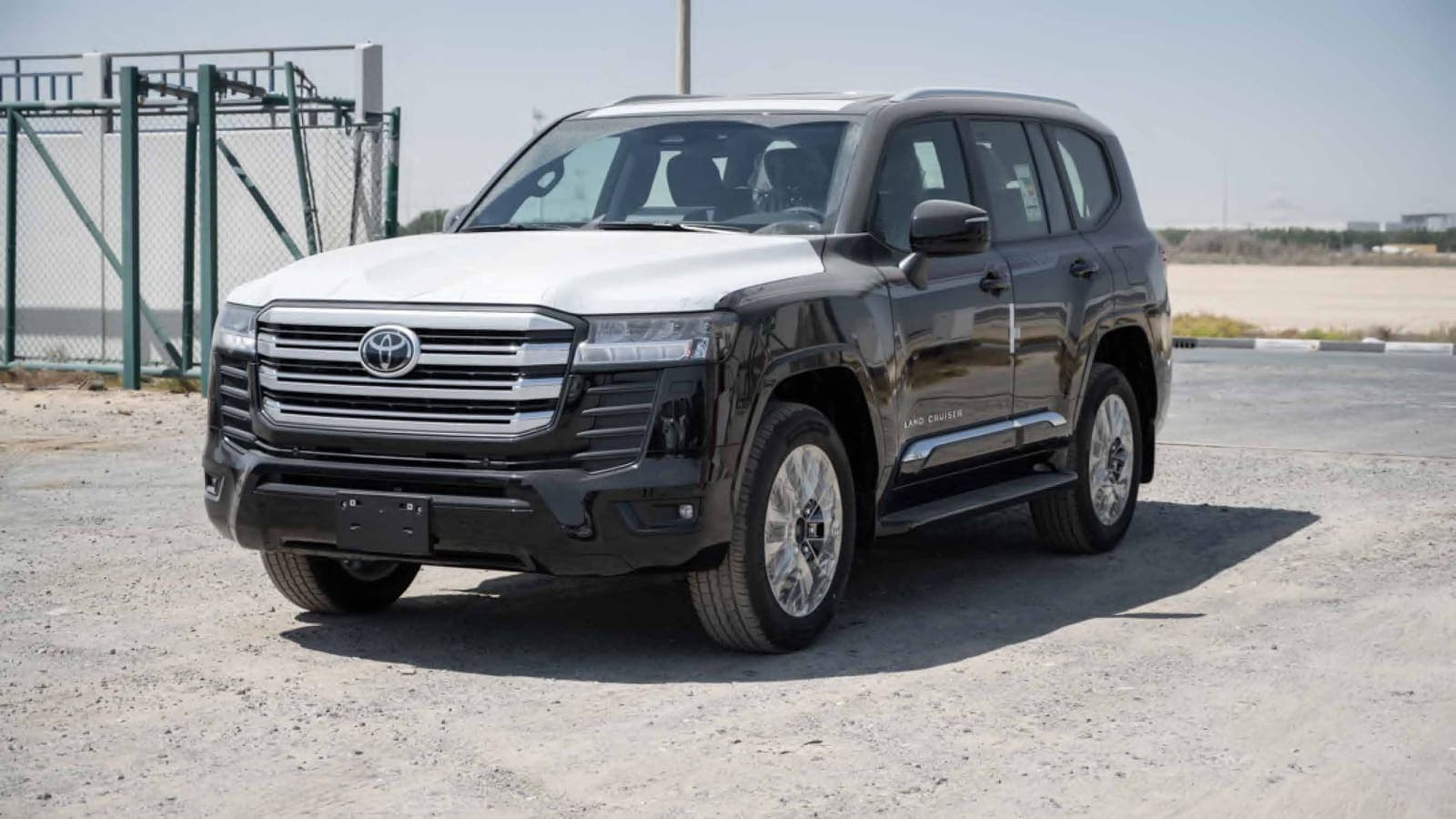 لاندكروزر 300 GXR ٤.٠ل — 1